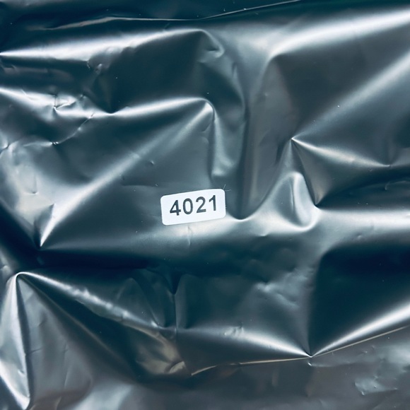 QUINCE Premium Down Alternative Pillow Soft Standard 4021 - Picture 13 of 13